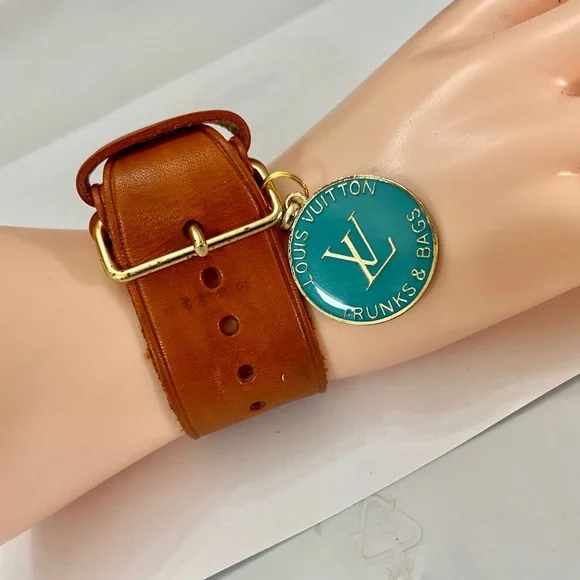 Louis Vuitton | Jewelry | Louis Vuitton Luggage  display picture 2